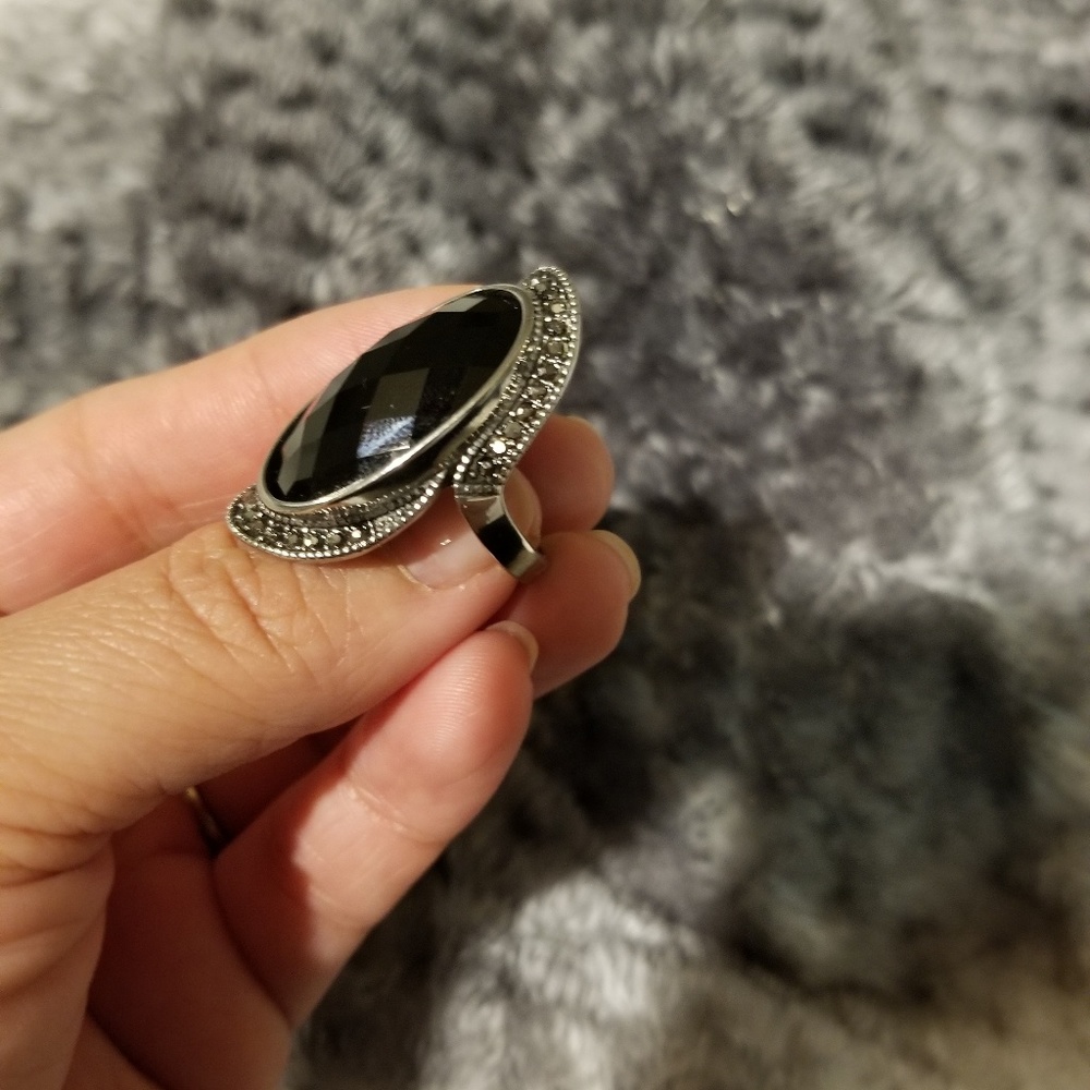 Ring - Picture 3 of 4